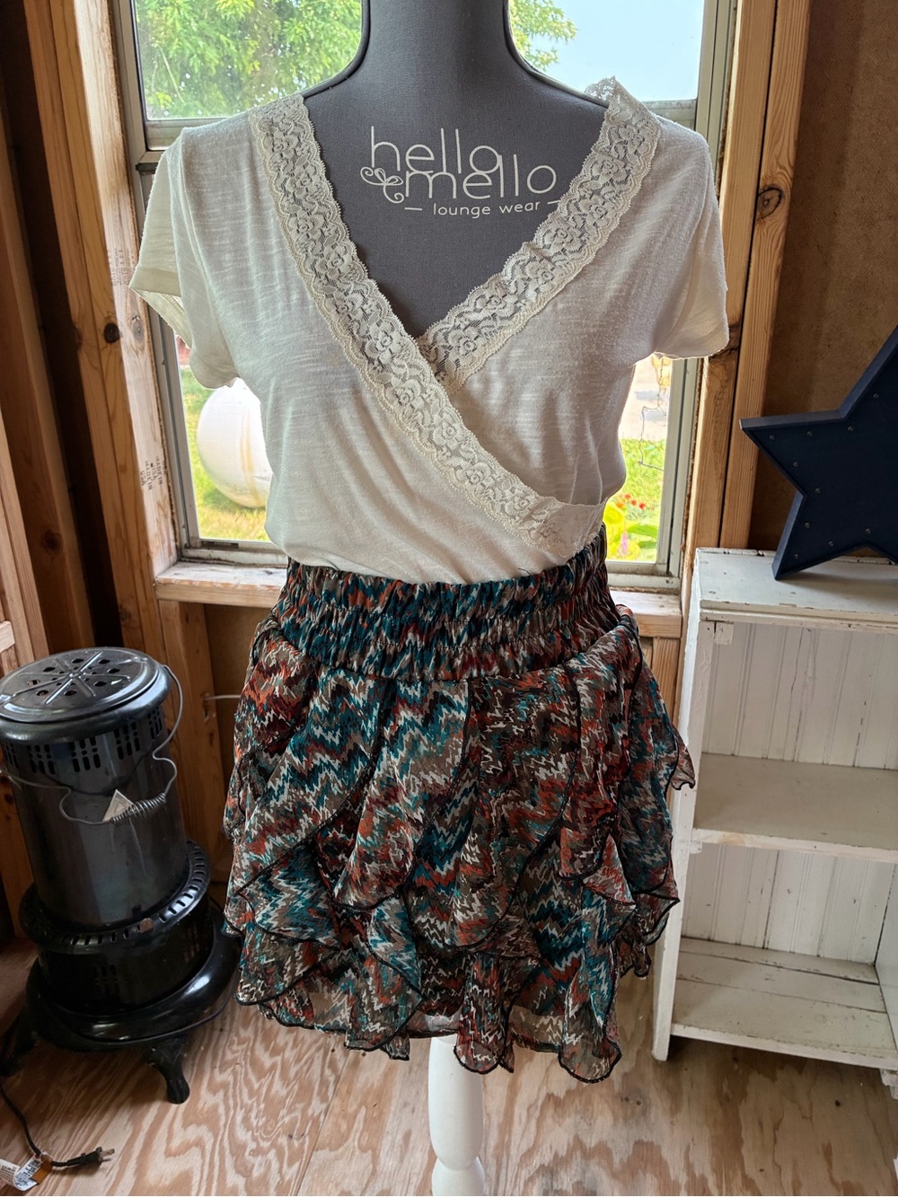 Vintage Vanity Y2K Cream Lace-Trim Top with Multicolor Tiered Ruffle Skirt
